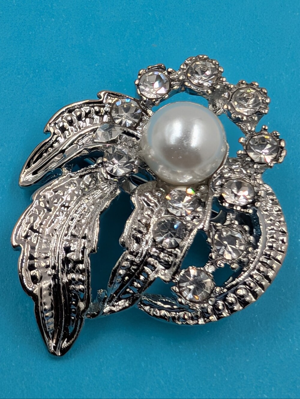 1.25" Vintage Silvertone Leaf Faux Pearl Flower Brooch EUC Jewelry C44